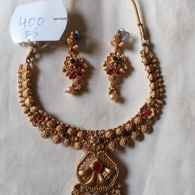 Traditional jewellery set